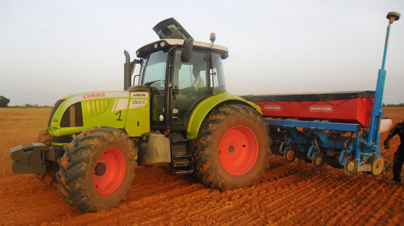 Tracteurs CLAAS pour grands projets Afrique Asie Moyen-Orient